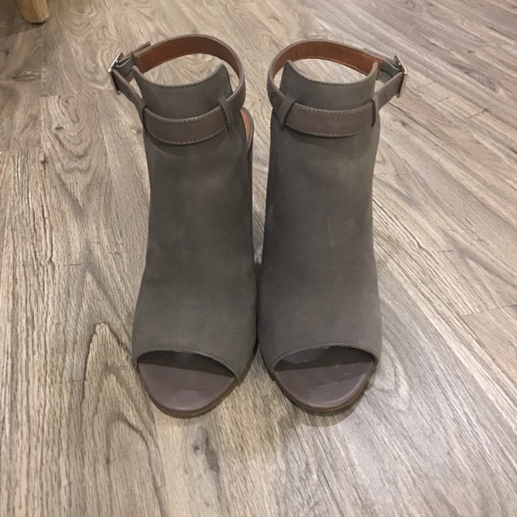 Steve Madden gray heels size 9 - Picture 2 of 14